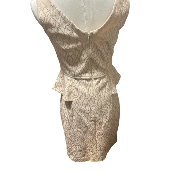 Belle Badgley Mischka Cream Peplum Dress Sz 4 Textured Formal Dress - Picture 5 of 8
